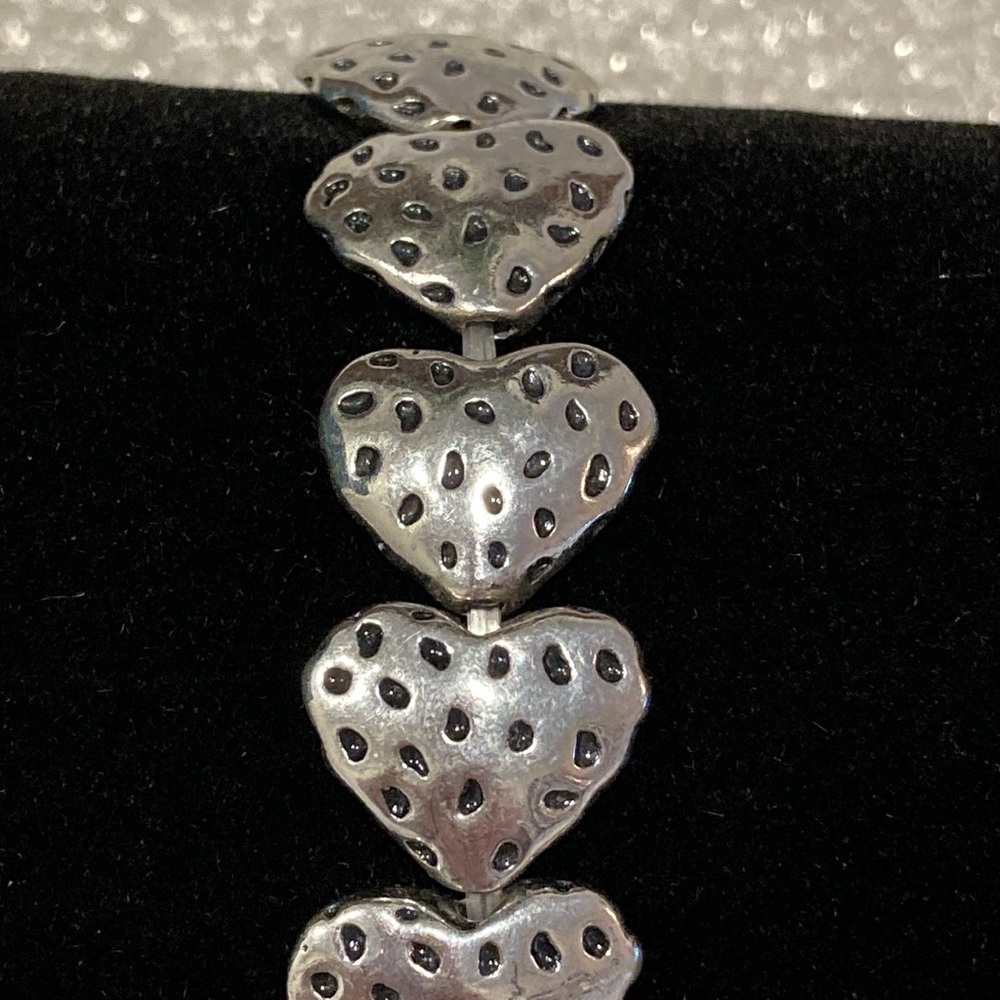NWOT - Pewter Coloured Stretch Textured Heart Bracelet
